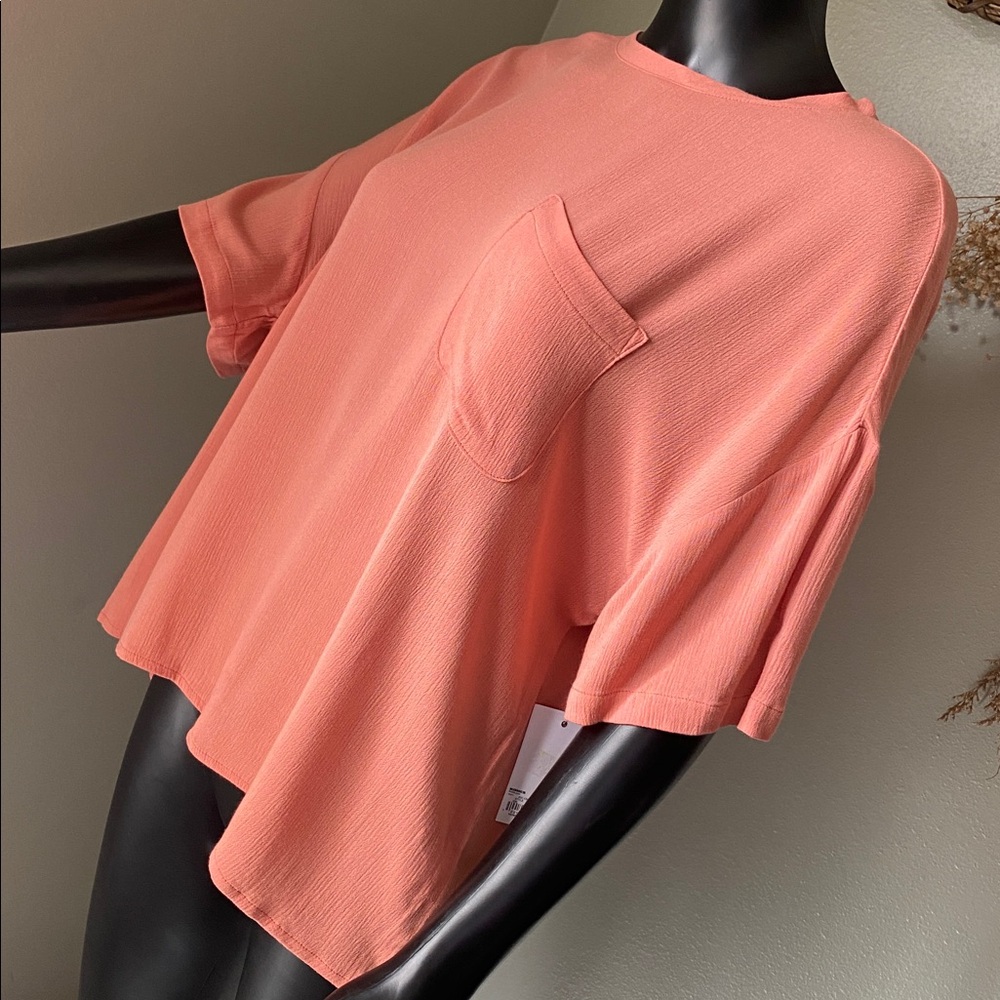 Women's Short Sleeve Tee in Coral NWTs - Picture 4 of 11